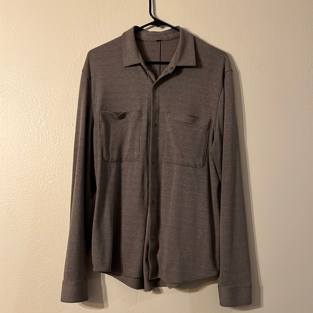 Men’s medium lululemon soft knit over shirt in rover